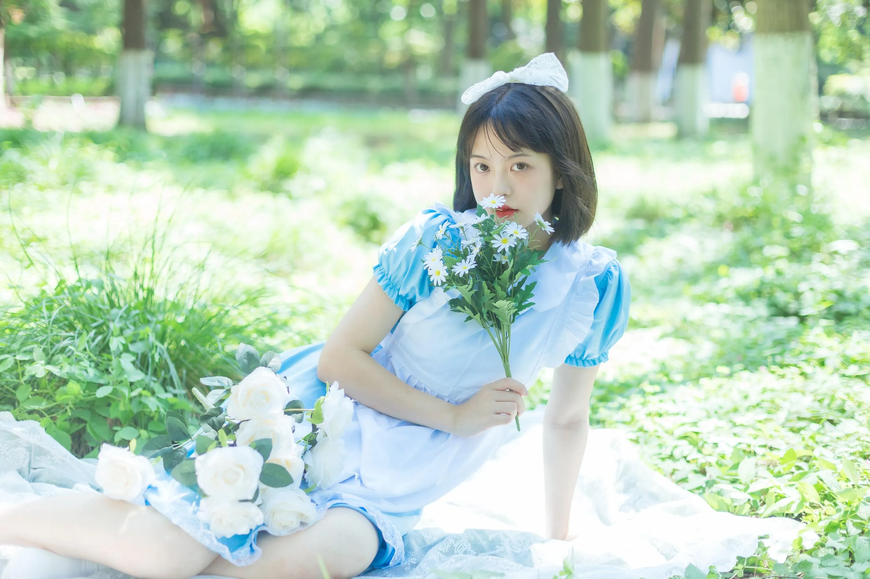 [YITUYU艺图语]2022.08.05 雏菊和草莓 哈吉麻花 [32P]插图4